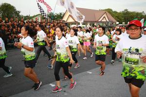 BIB: 309
                            <button type="button" onclick="openModal(3530785)" class="btn btn-primary btn-sm float-right btn-popup" data-toggle="modal" data-target=".modal-high-quality">
                        <i class="fas fa-shopping-cart"></i> Add to Cart
                    </button>
                                            <button type="button" onclick="isThisMe(3530785, true)" class="btn btn-success btn-sm float-right btn-popup btn-isme hidden" data-toggle="tooltip" data-placement="bottom" title="นี่คือรูปของคุณใช่ไหม คลิกที่นี่เพื่อเอาเข้าอัลบั้ม">
                        <i class="fas fa-plus"></i> Add to album
                    </button>
                    <button type="button" onclick="isThisMe(3530785, false)" class="btn btn-warning btn-sm float-right btn-popup btn-isnotme hidden">
                        <i class="fas fa-ban"></i> Remove from album
                    </button>